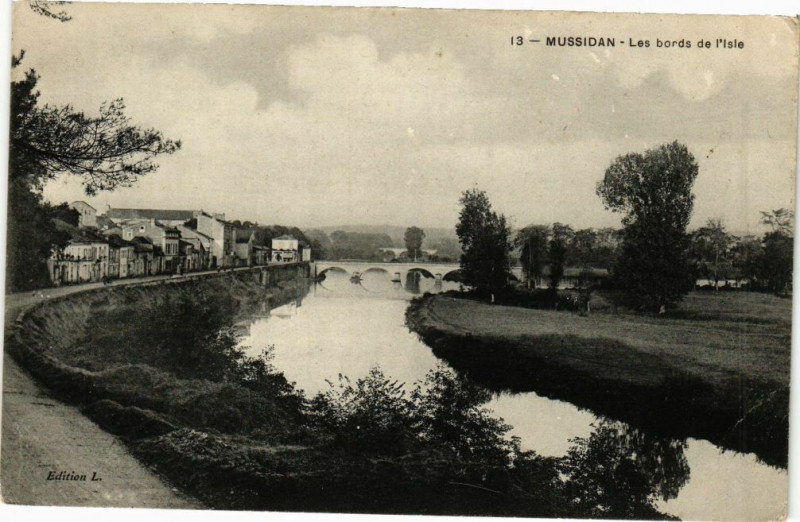 Carte postale ancienne Mussidan-Les bords de l'Isle à Mussidan