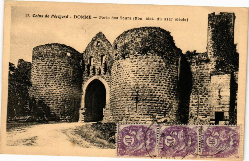 Carte postale ancienne Domme-Porte des Tours à Domme