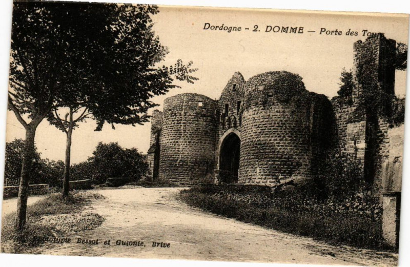 Carte postale ancienne Domme-Porte des Tours à Domme