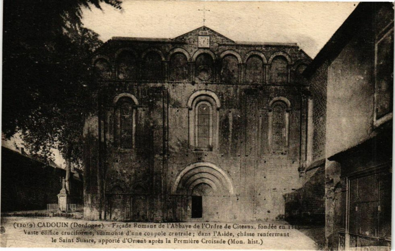 Carte postale ancienne Cadouin-Facade Romane de l'Abbaye de l'Ordre de Citeaux