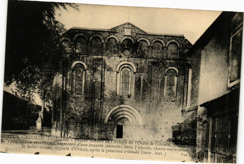 Carte postale ancienne Cadouin-Facade romane de l'Abbaye de l'Ordre de Citeaux