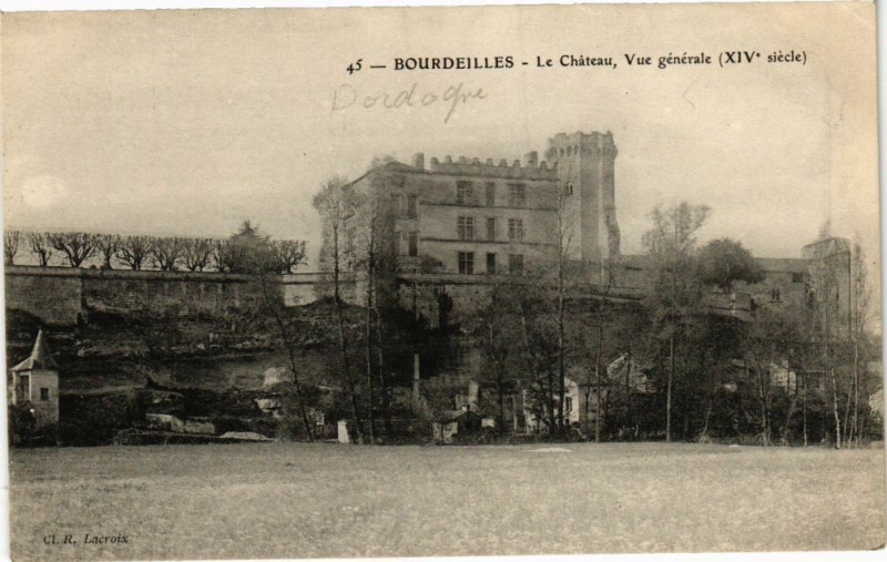 Carte postale ancienne Bourdeilles-Le Chateau-Vue générale à Bourdeilles