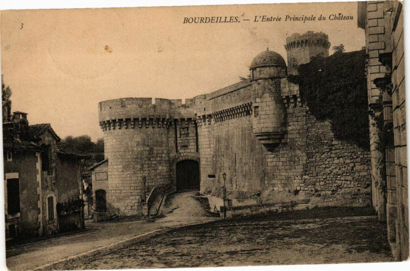 Carte postale ancienne Bourdeilles-L'Entrée Principale du Chateau à Bourdeilles