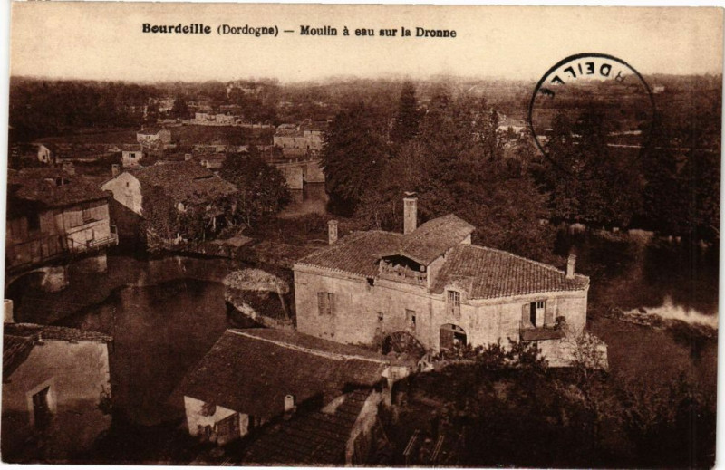 Carte postale ancienne Bourdeille-Moulin a eau sur la Dronne