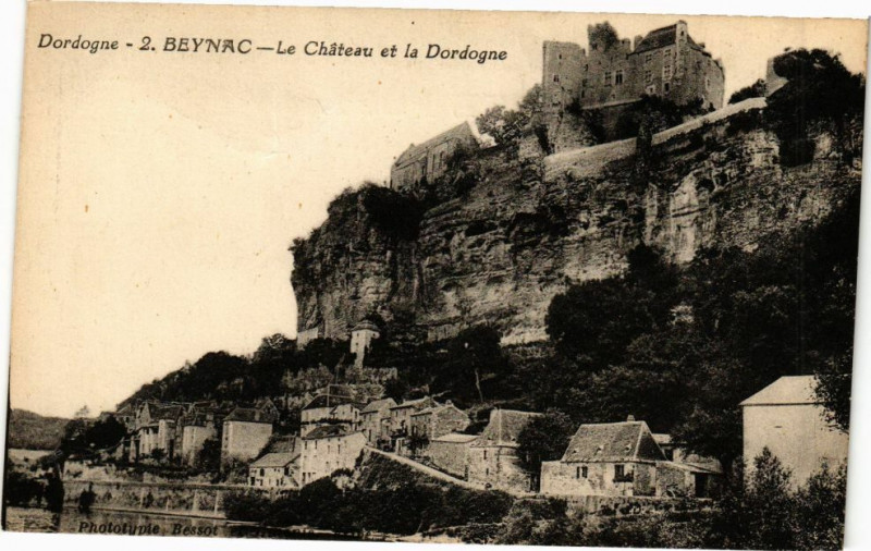Carte postale ancienne Beynac-Le Chateau et la Dordogne