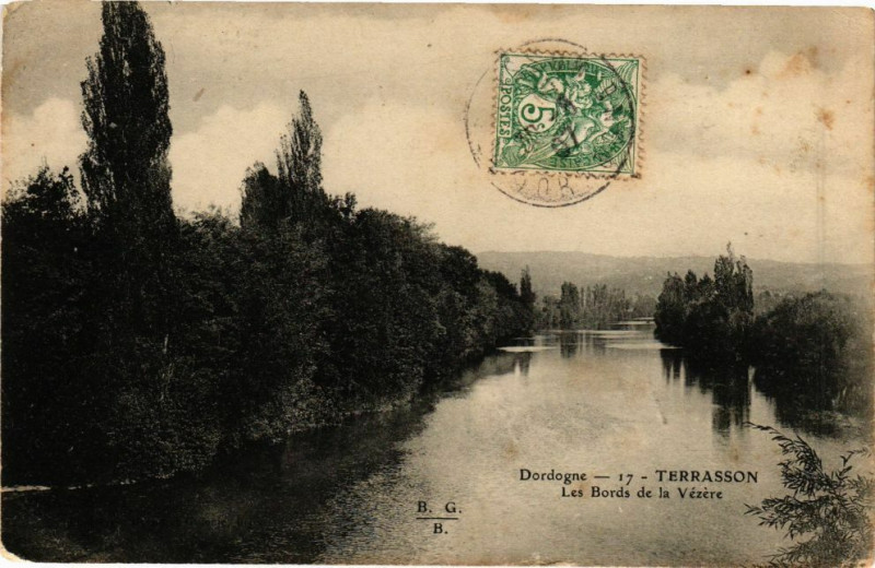 Carte postale ancienne Terrasson-Les Bords de la Vezere