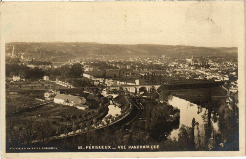 Carte postale ancienne Perigueux-Vue panoramique à Périgueux