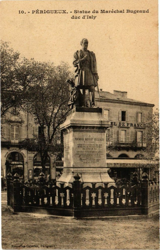 Carte postale ancienne Perigueux-Statue du Maréchal Bugueaud duc d'Isly à Périgueux