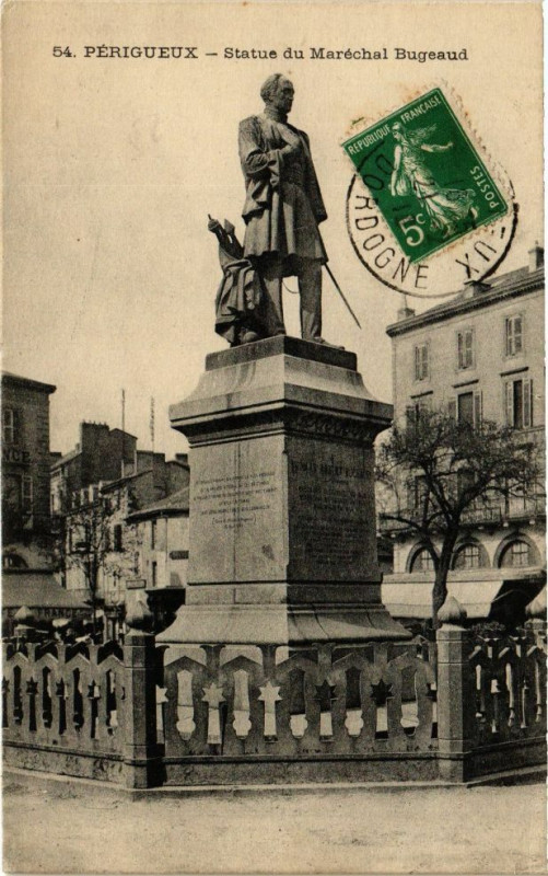 Carte postale ancienne Perigueux-Statue du Maréchal Bugeaud à Périgueux