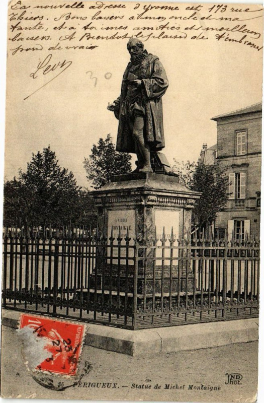 Carte postale ancienne Perigueux-Statue de Michel Montaigne à Périgueux