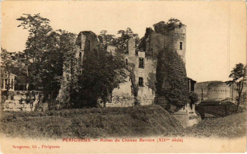 Carte postale ancienne Perigueux-Ruines du Chateau Barriere à Périgueux