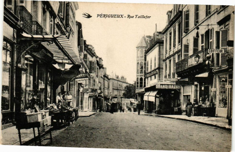 Carte postale ancienne Perigueux-Rue Taillefer à Périgueux