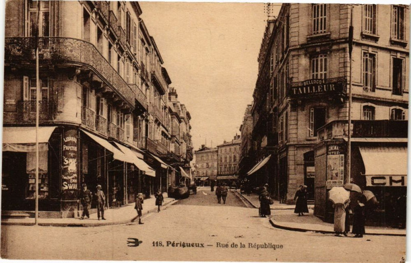 Carte postale ancienne Perigueux-Rue de la République à Périgueux