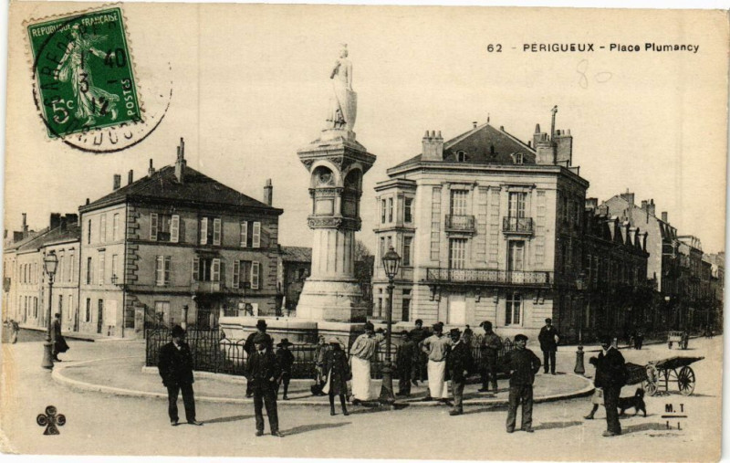 Carte postale ancienne Perigueux-Place Plumancy à Périgueux