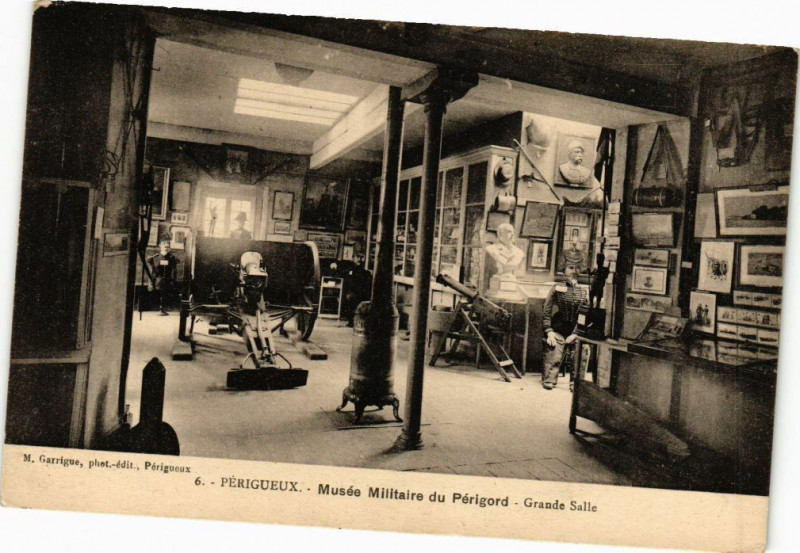 Carte postale ancienne Perigueux-Musée Militaire du Perigord à Périgueux