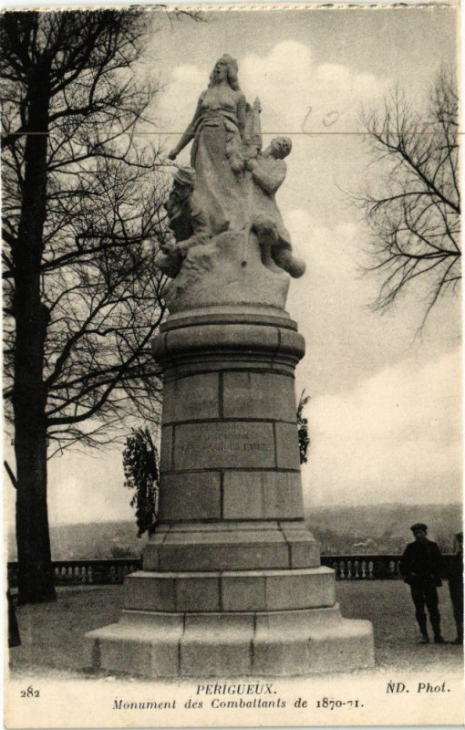 Carte postale ancienne Perigueux-Monument des Combattants à Périgueux