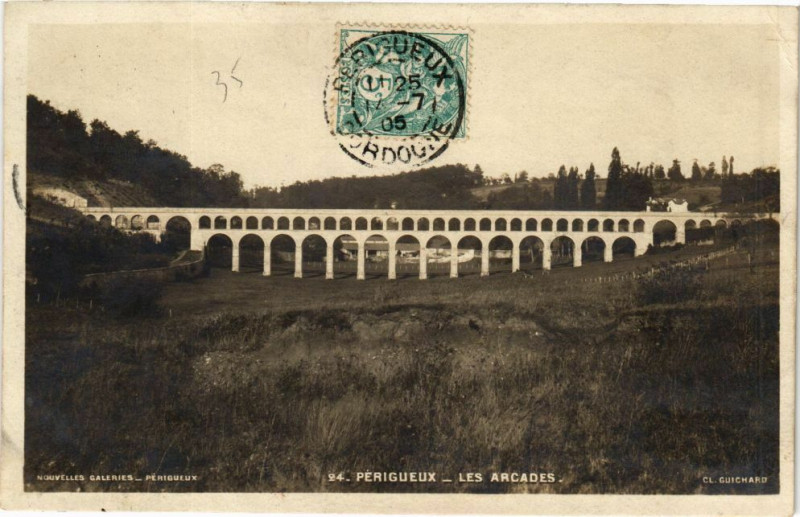 Carte postale ancienne Perigueux-Les Arcades à Périgueux