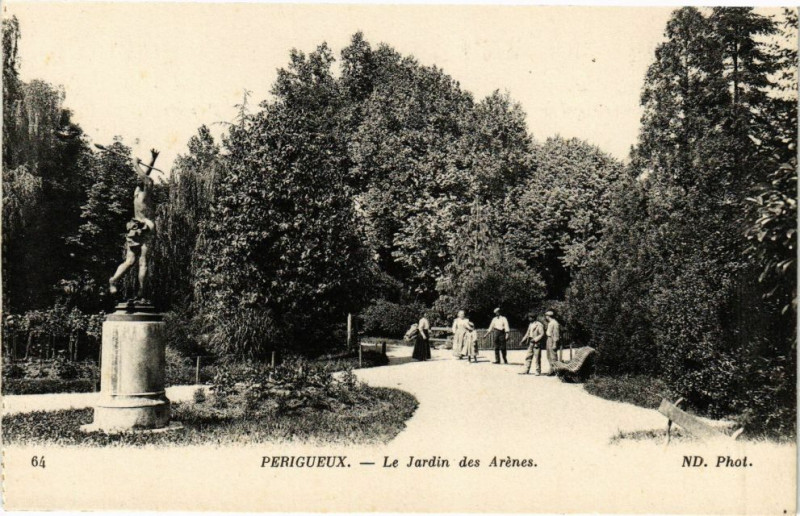 Carte postale ancienne Perigueux-Le Jardin des Arénes à Périgueux