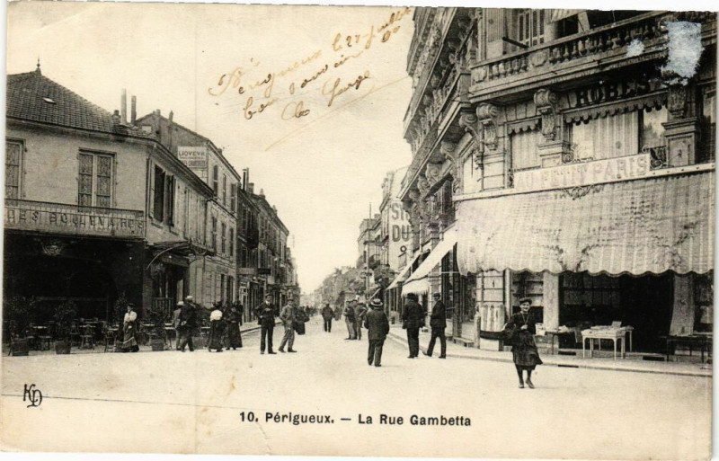 Carte postale ancienne Perigueux-La Rue Gambetta à Périgueux