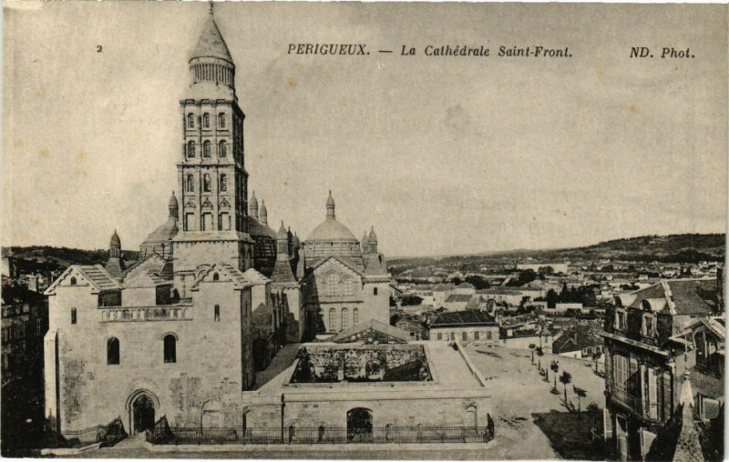 Carte postale ancienne Perigueux-La Cathédrale Saint-Front à Périgueux
