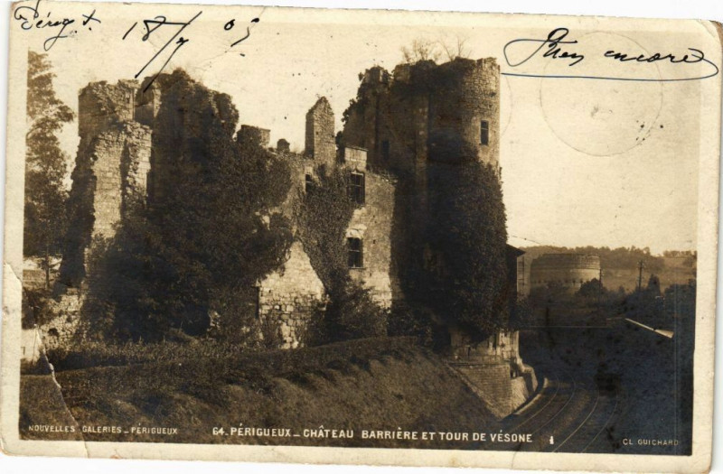 Carte postale ancienne Perigueux-Chateau Barriere et Tour de Vésone à Périgueux