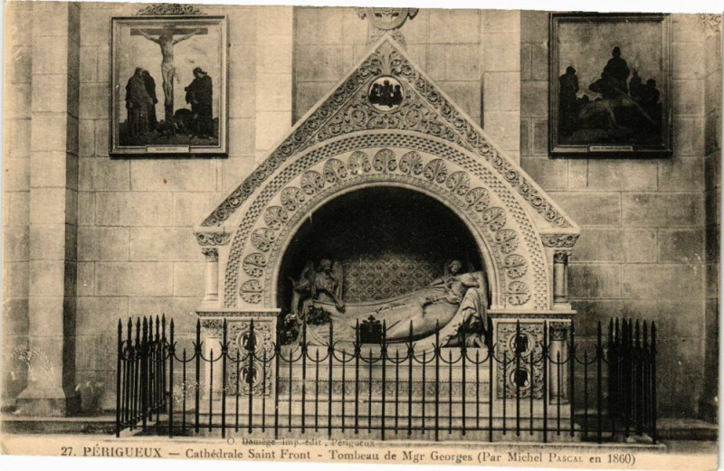 Carte postale ancienne Perigueux-Cathédrale Saint-Front-Tombleau de Mgr Georges à Périgueux