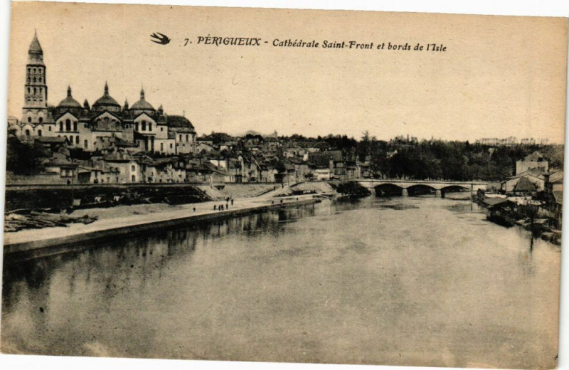 Carte postale ancienne Perigueux-Cathédrale Saint-Front et bords de l'Isle à Périgueux
