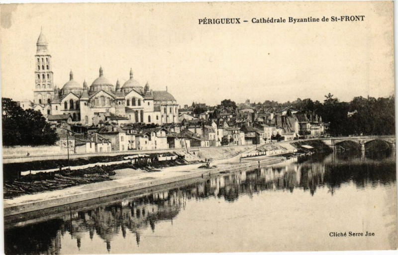 Carte postale ancienne Perigueux-Cathédrale Byzantine de Saint-Front à Périgueux