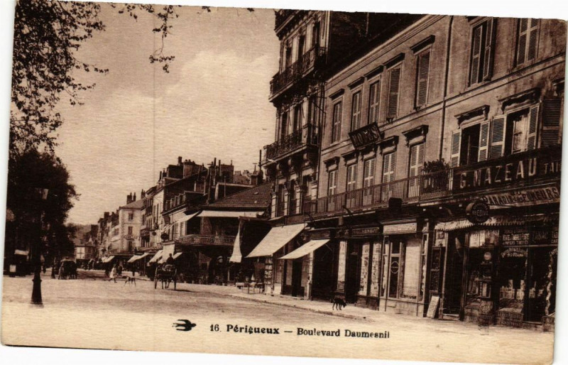Carte postale ancienne Perigueux-Boulevard Daumesnil à Périgueux
