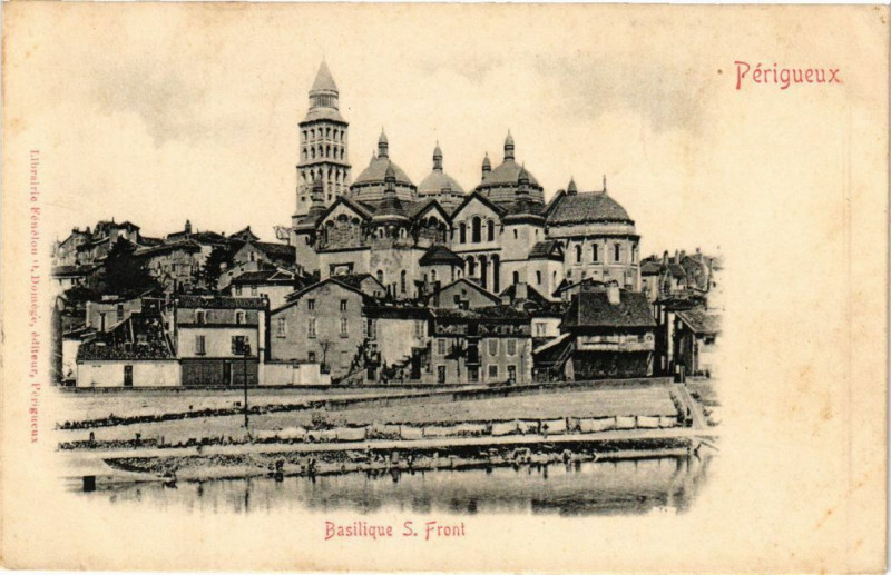 Carte postale ancienne Perigueux-Basilique S Front à Périgueux