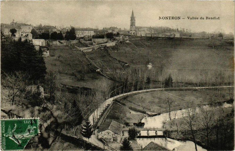 Carte postale ancienne Nontron-Vallée du Bandiat à Nontron
