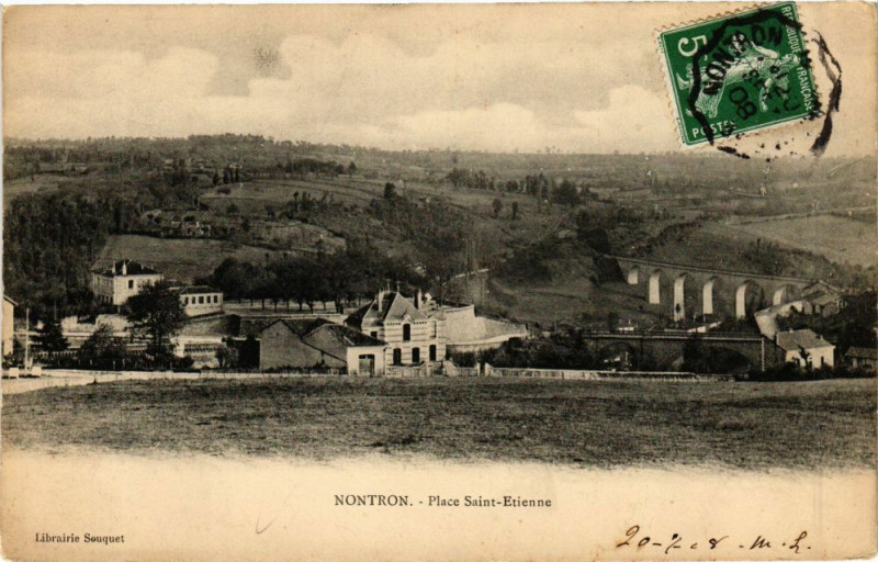 Carte postale ancienne Nontron-Place Saint-Etienne à Nontron