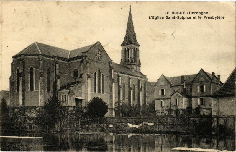 Carte postale ancienne Le Bugue-L'Eglise Saint-Sulpice et le Presbytere au Bugue