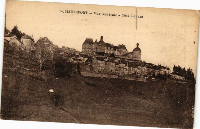 Carte postale ancienne Hautefort-Vue générale-Cote Levant à Hautefort