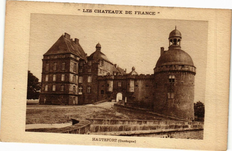 Carte postale ancienne Hautefort-Les Chateaux de France à Hautefort