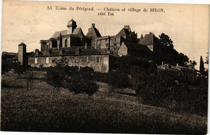 Carte postale ancienne Coins du Perigord-Chateau et village de Biron à Biron