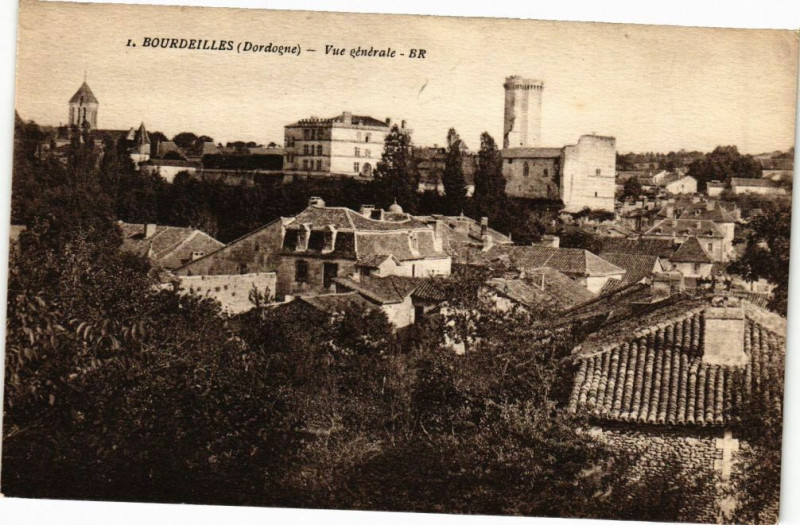 Carte postale ancienne Bourdeilles-Vue générale à Bourdeilles