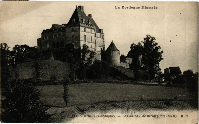 Carte postale ancienne Biron-Le Chateau de Biron à Biron