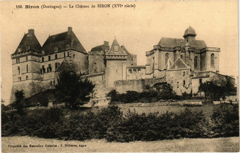 Carte postale ancienne Biron-Le Chateau de Biron à Biron