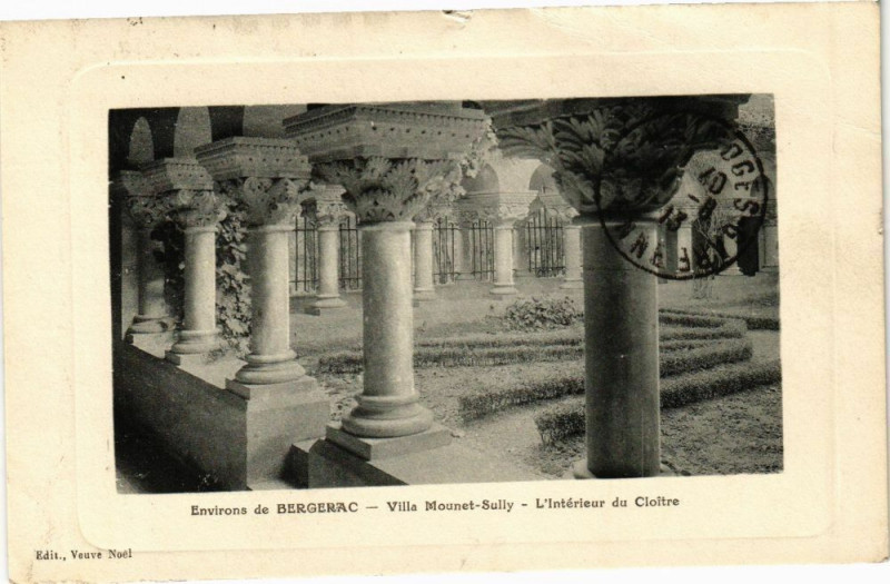 Carte postale ancienne Bergerac-Villa Mounet Sully-L'Intérieur du Cloitre à Bergerac