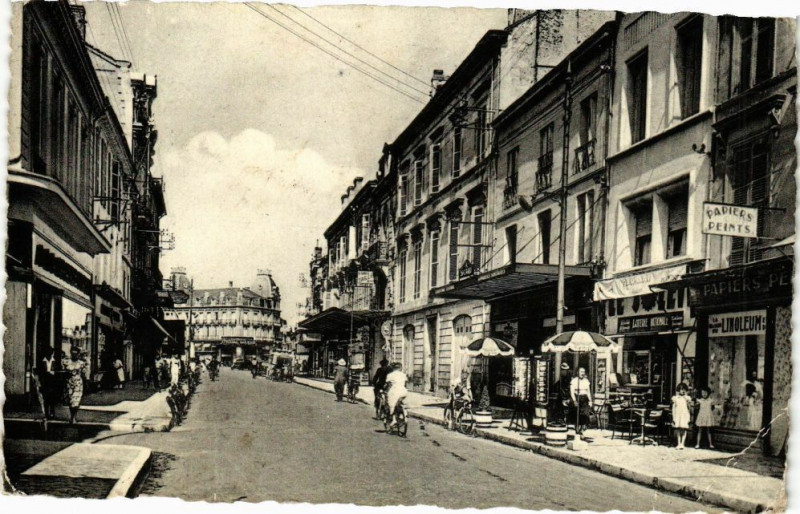 Carte postale ancienne Bergerac-Rue de la Résistance à Bergerac
