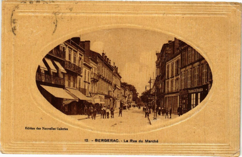 Carte postale ancienne Bergerac-La Rue du Marché à Bergerac