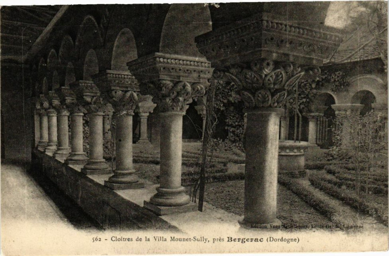 Carte postale ancienne Bergerac-Cloitres de la Villa Mounet Sully à Bergerac