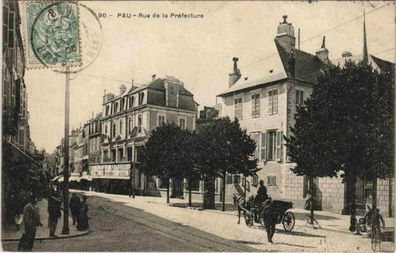 Carte postale ancienne Pau Rue de la Préfecture à Pau