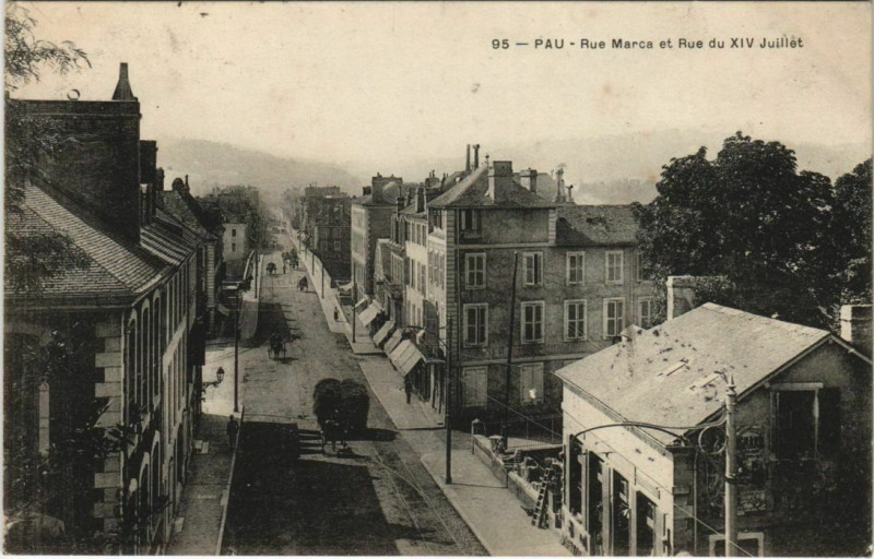 Carte postale ancienne Pau Rue Marca à Pau