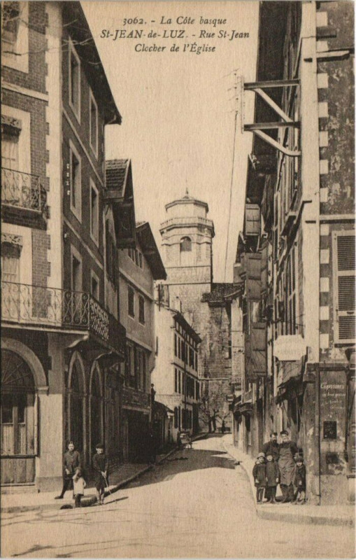 Carte postale ancienne Saint-Jean-de-Luz Rue Saint-Jean à Saint-Jean-de-Luz