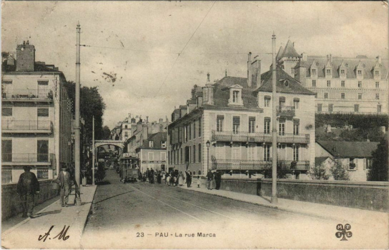 Carte postale ancienne Pau La Rue Marca à Pau