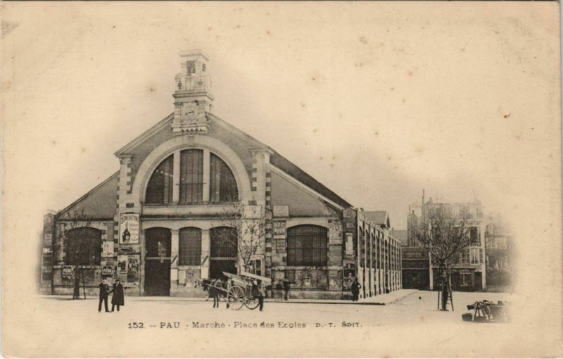 Carte postale ancienne Pau Marche Place des Ecoles à Pau
