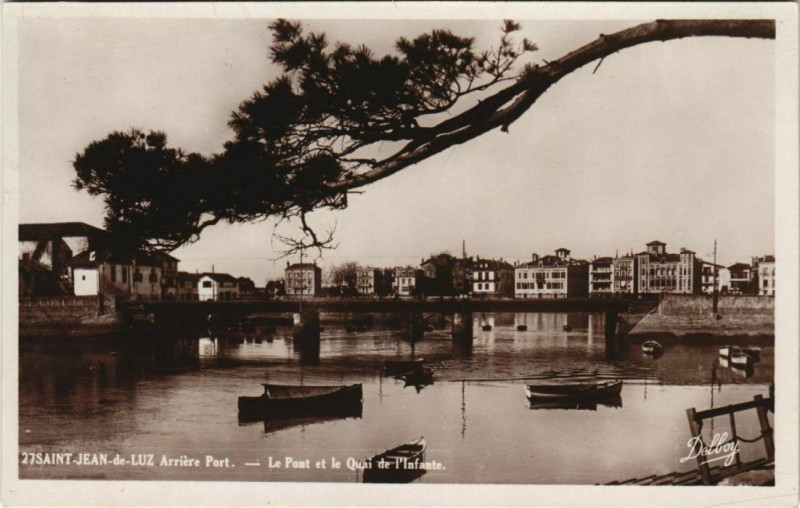 Carte postale ancienne Saint-Jean-de-Luz Le Pont et le Quai à Saint-Jean-de-Luz