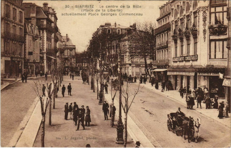 Carte postale ancienne Biarritz Le Centre de la Ville à Biarritz